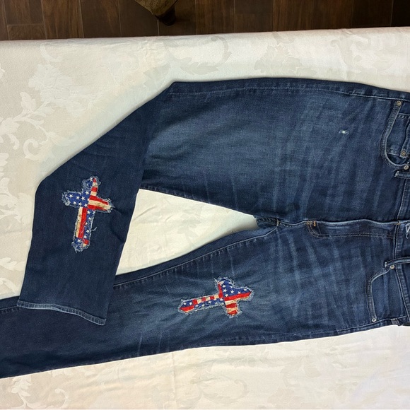 Men’s Abercrombie & Fitch Cross USA Flag Patched Distressed Blue Jeans, 38x34 - Picture 3 of 12